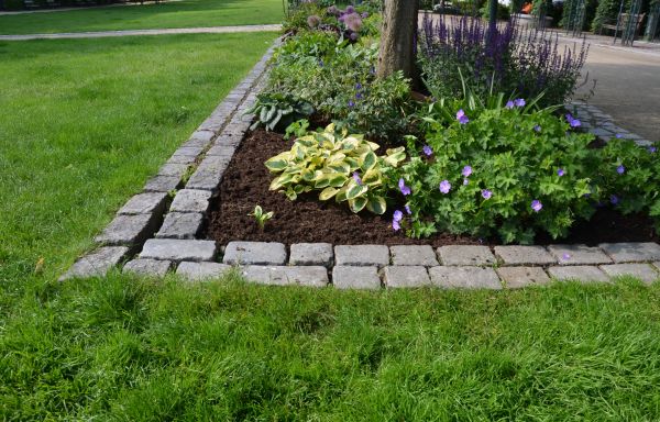 Flower Bed Mulching in New Lenox